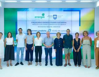 Energia planak sustatzeko aldundiaren diru laguntza jaso dute Iraurgi Berritzenek eta Urola Kostako Udal Elkarteak