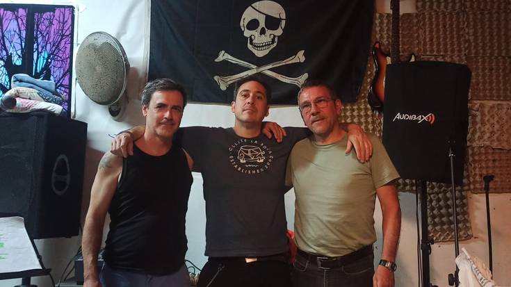 'Hil arte bizi' diskoa kaleratu du 3zur taldeak