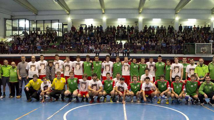 Eskubaloi festa da omenaldi politena