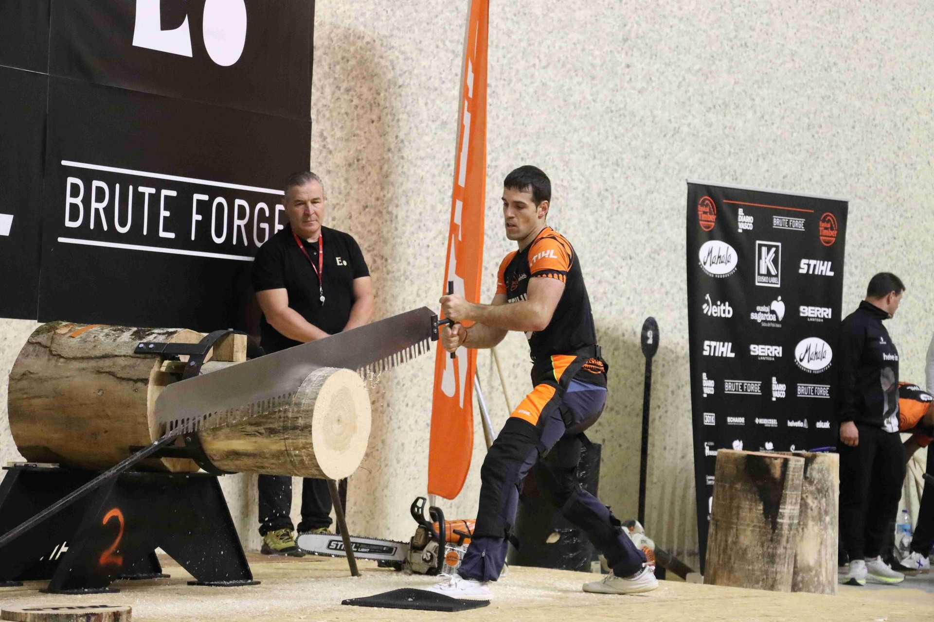 Julen Alberdi 'Txikia IV.a' Euskal Timber txapelketaren finalera sailkatu da