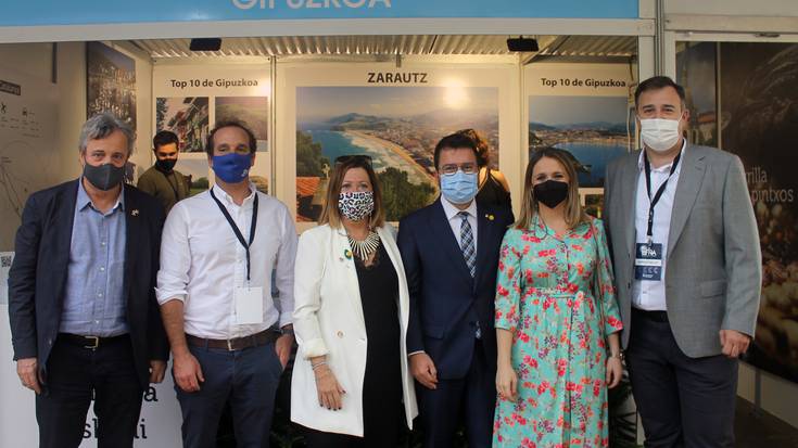 Calellako azokan izan dira Zarauzko ordezkariak