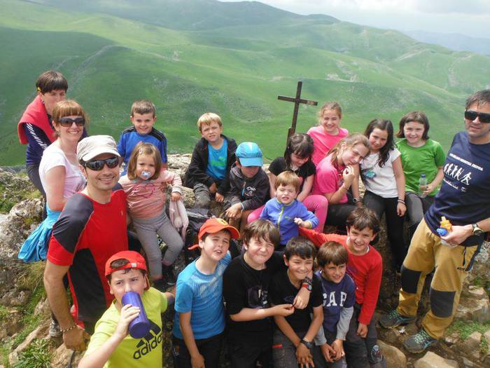 Txindokira mendi igoera egin zuten atzo Agirok antolatuta