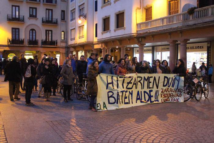 Erantzunik ezean, kiroldegiko langileek mobilizaziokin jarraituko dute