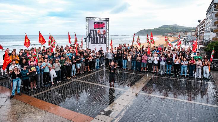 Ernaik agerraldi jendetsua egin du Zarautzen, irailaren 14ko mobilizaziorako deialdia eginez