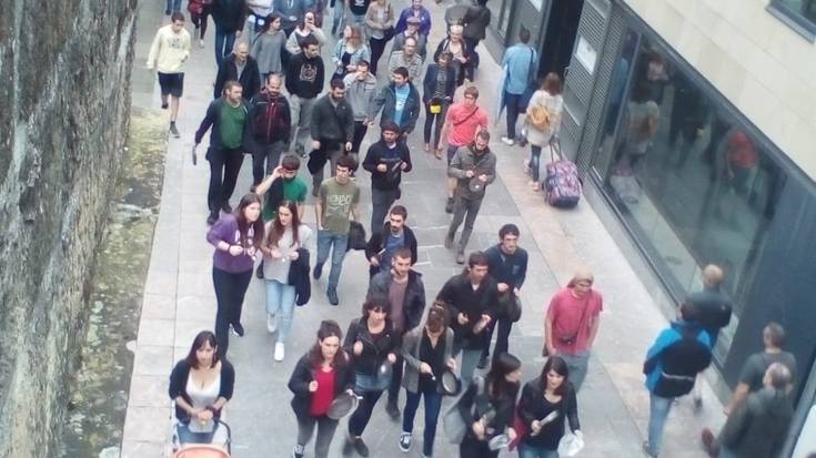 Bideoa: Protesta zaratatsua Altsasuko gazteen auziaren epaiaren aurka