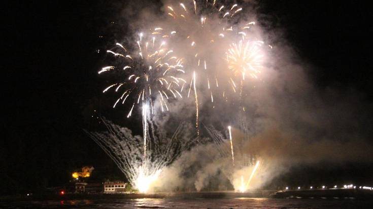 Irudietan: Amabirjinetako su artifizialak