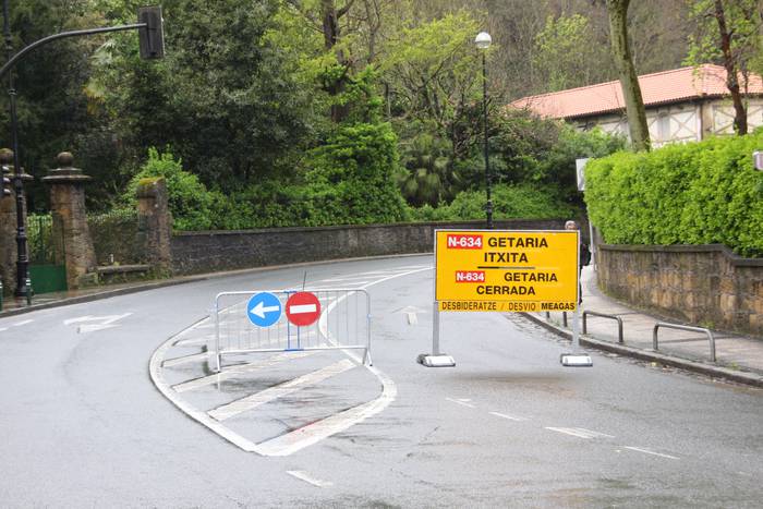 Larunbat arratsaldean itxita egongo da kostako errepidea