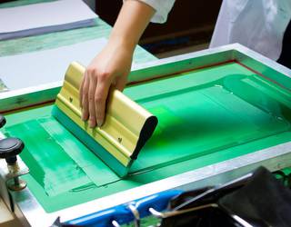Zapatu Laranjaren atarirako serigrafia tailerra prestatu du AEK-k