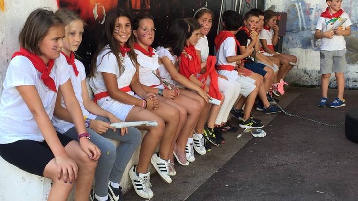 San Fermin Txiki ospatu dute udaleku irekietako haurrek