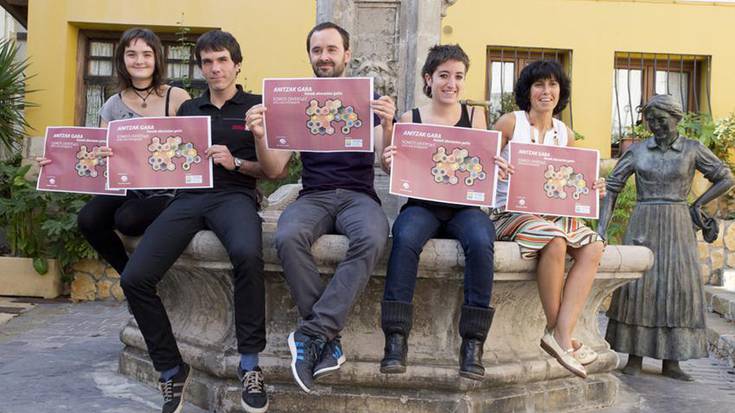 “Aniztasunean aberatsak gara oso; elkarbanatzeko tresnak sortu behar ditugu”