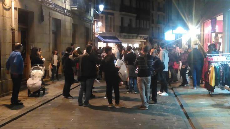 [Argazkiak] Txori Txiki Musika eta Dantza Eskolakoen kalejira