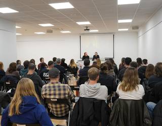 Gaurkoak, atzokoei adi