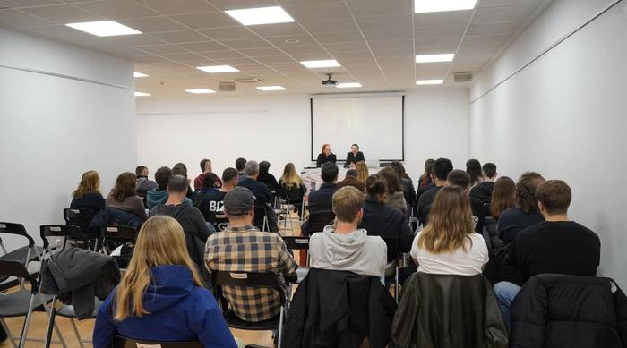 Gaurkoak, atzokoei adi