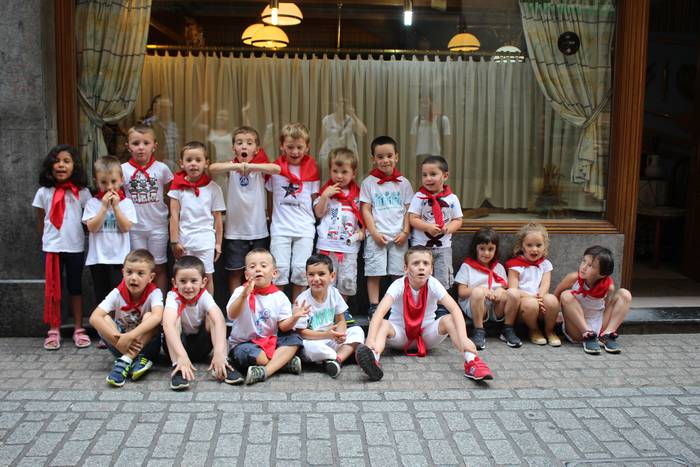 Zuri-gorri bilakatu da Azpeitia, San Fermin txiki festan