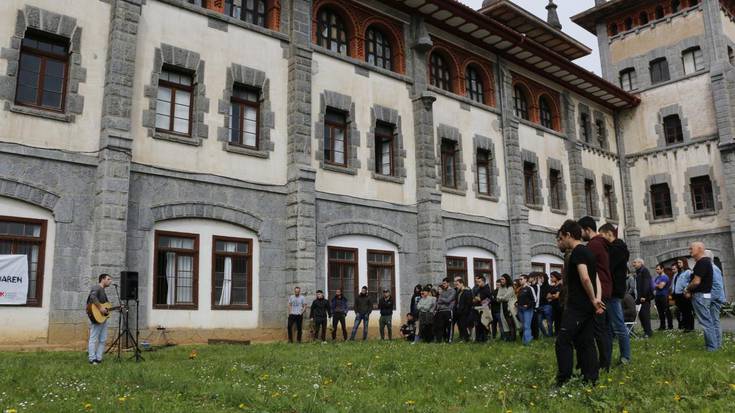 Pasaiako segadan hil ziren lau kideak gogoan izan dituzte Kontseilu Sozialistaren ekitaldian