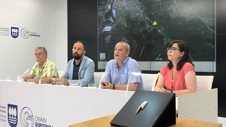 Antxietako kideek Madeleine aldiko bi pieza eta labar artea aurkitu dituzte Mendaroko Agarre haitzuloan