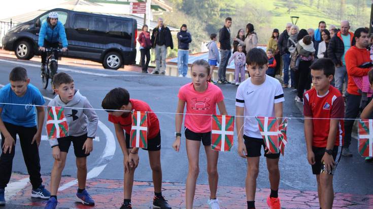 Lehiaz harago, haurren krosak errezildarrak batu ditu igande goiz argitsuan