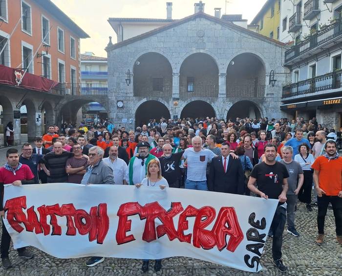 Antton Olaizola etxeratzea eskatu dute Zestoan