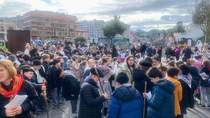 Koplatan aritu dira eskoletako haurrak, Santa Ageda bezperan