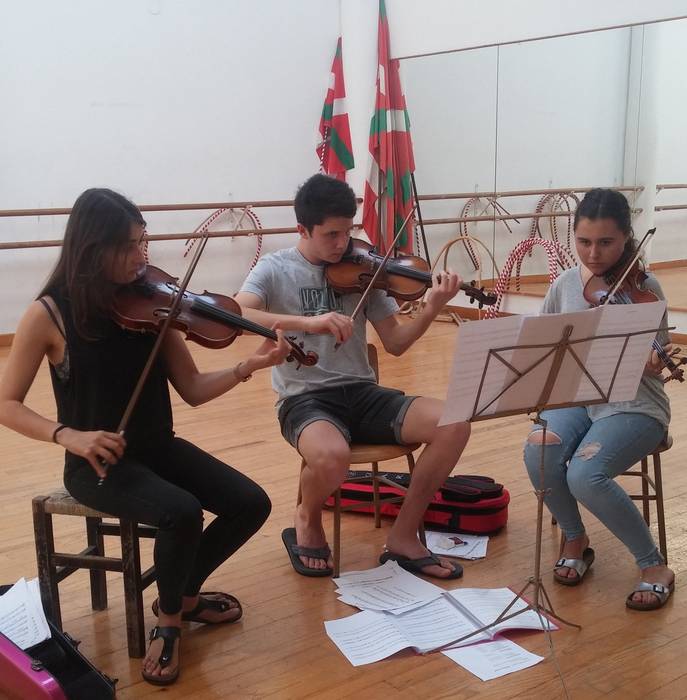 ‘Bizkaia’, musika eta dantza