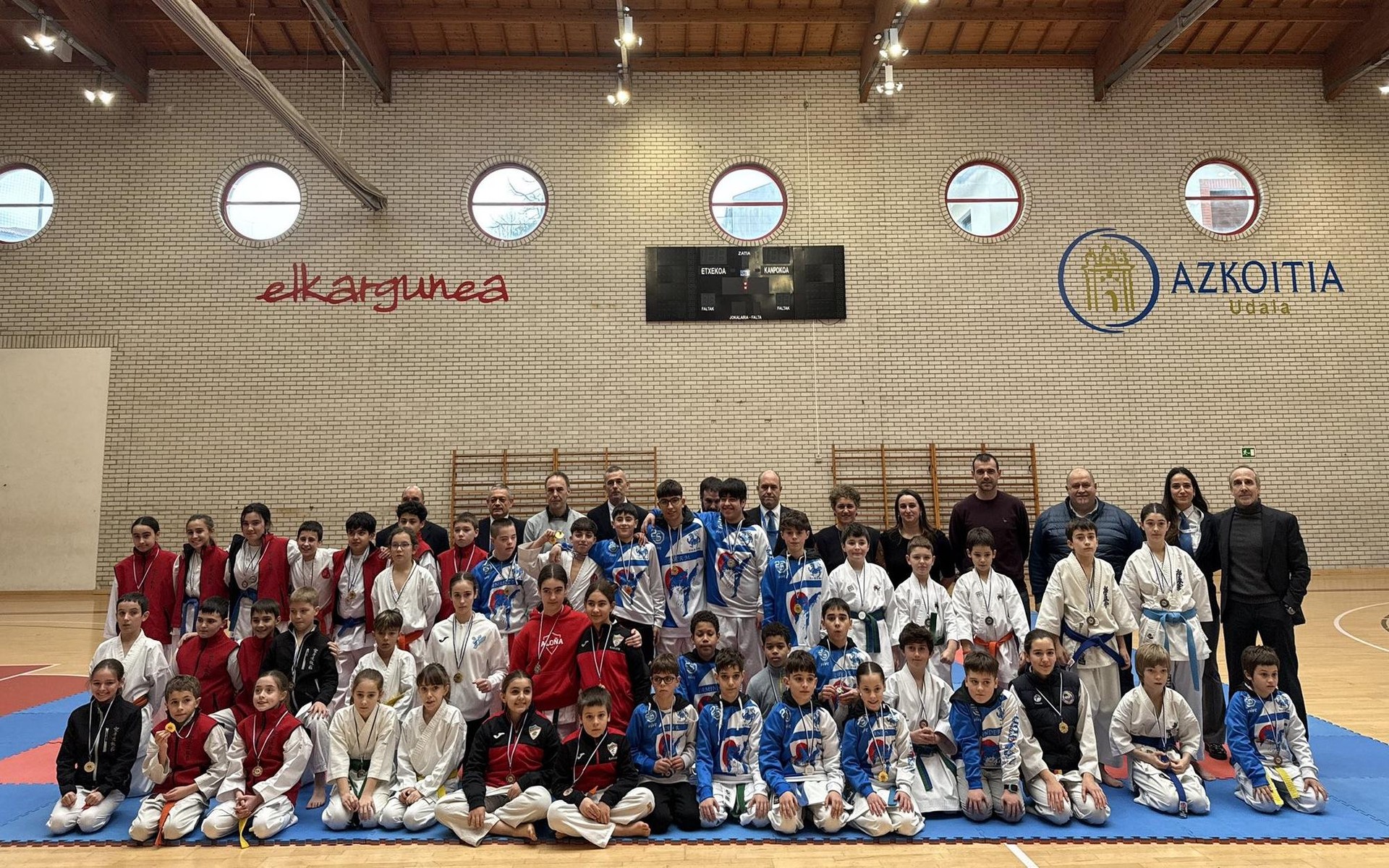 Zonaldeko eskolarteko karate probak jokatu dituzte goizean Elkargunean