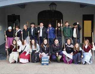 Baserri eta auzoetara eraman dituzte gaur santa eskeko koplak Getarian