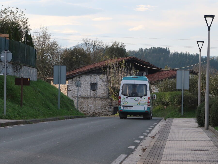 Aizarnazabal eta Zumaia arteko autobus linea indartu du Lurraldebusek, Zumaiara doazen ikasleentzat