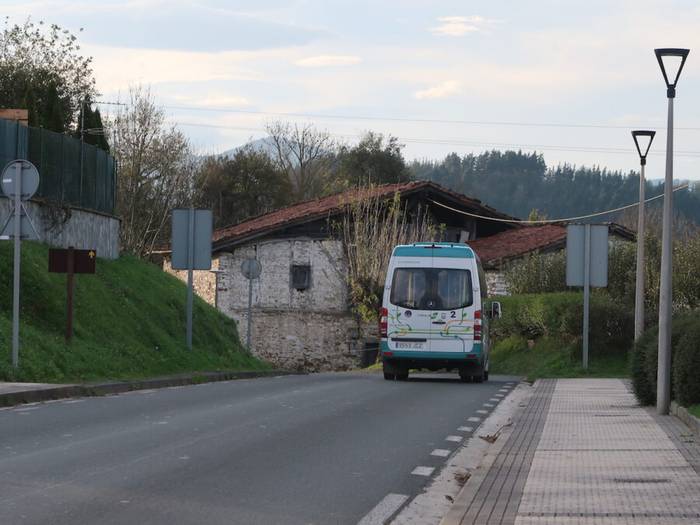 Aizarnazabal eta Zumaia arteko autobus linea indartu du Lurraldebusek, Zumaiara doazen ikasleentzat