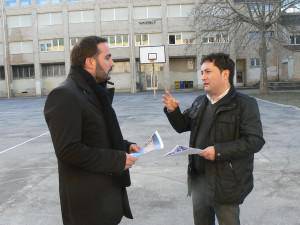 Zarauzko kirol instalazioei buruz jardun du EAJko alkategai Xabier Txurrukak Jon Redondo Kirol zuzendariarekin