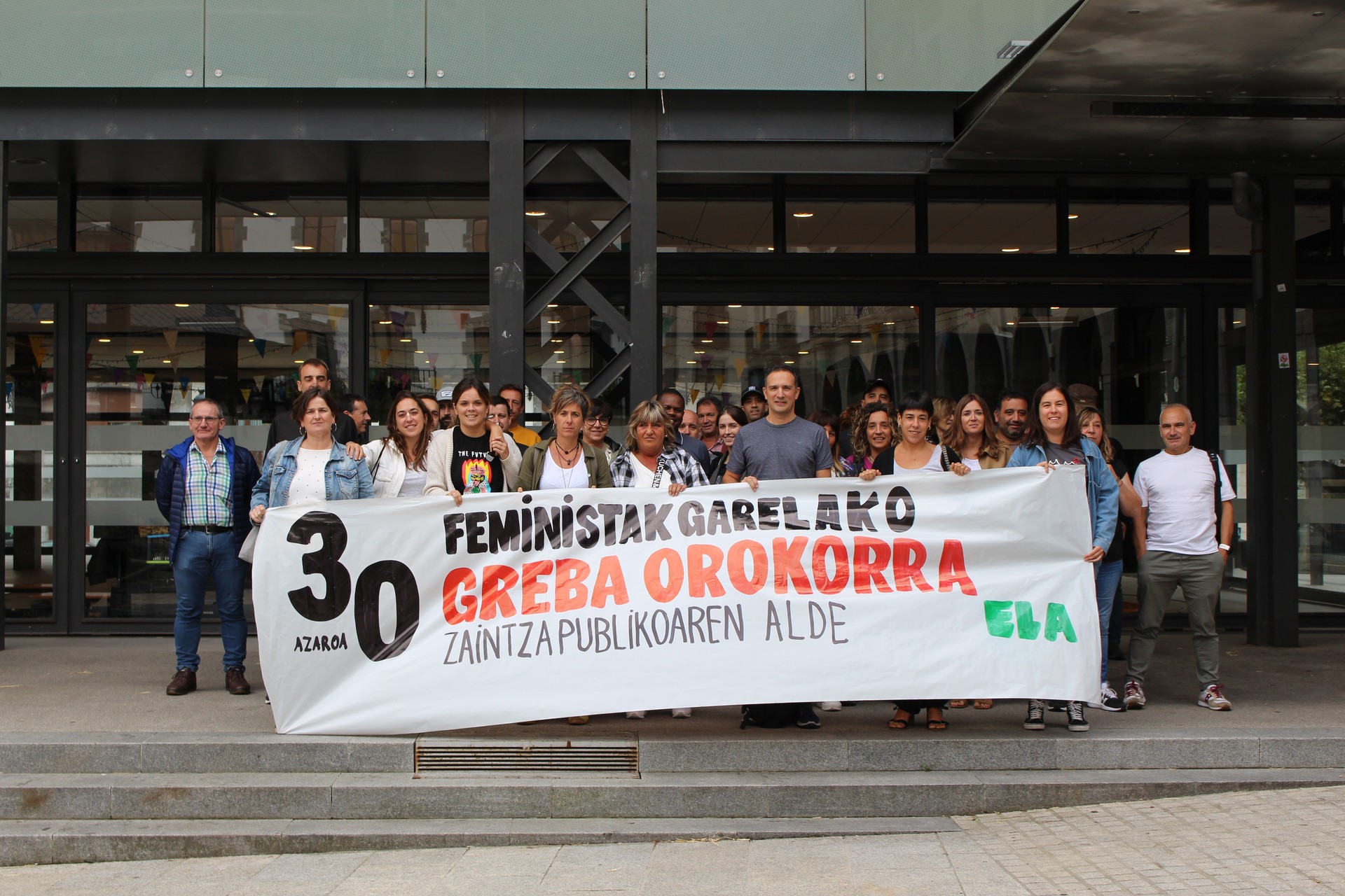 ELAren eskualdeko ordezkariek bat egin dute azaroaren 30eko greba feministarekin