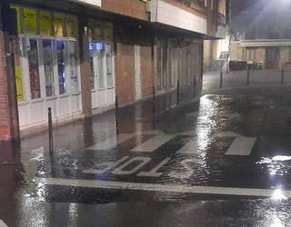 Itsasgora handiak argi mozketak eragin ditu asteburuan