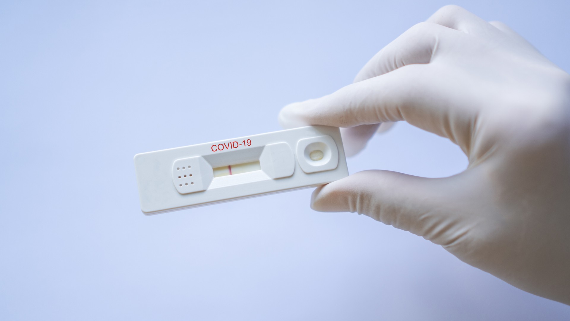 Larunbat honetatik aurrera, gehienez 2,94 eurokoa izango da antigeno test bakoitzaren prezioa