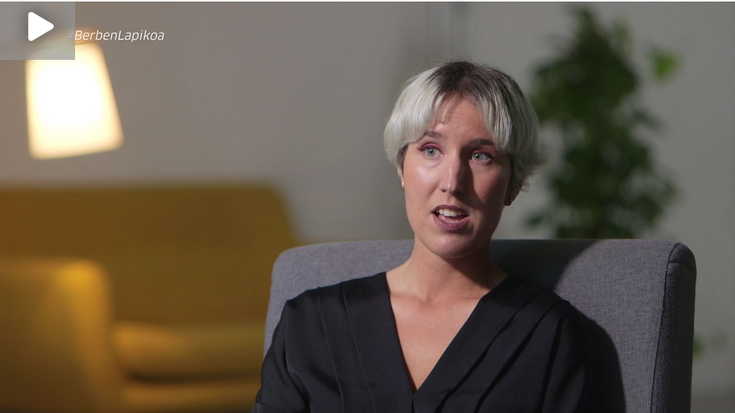 Ines Garcia: ''Saiatzen naiz leku berezia sortzen, liburu aukeraketa berezia eginda''