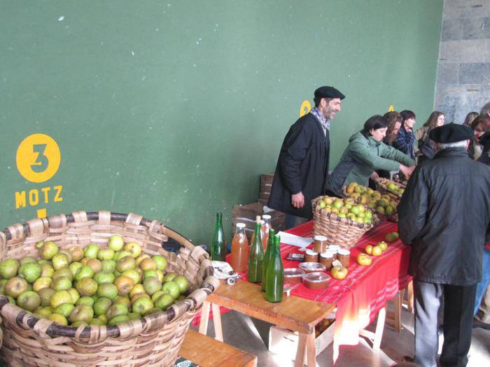 Errezil sagarraren astea ospatuko dute Errezilen ostiralean hasita