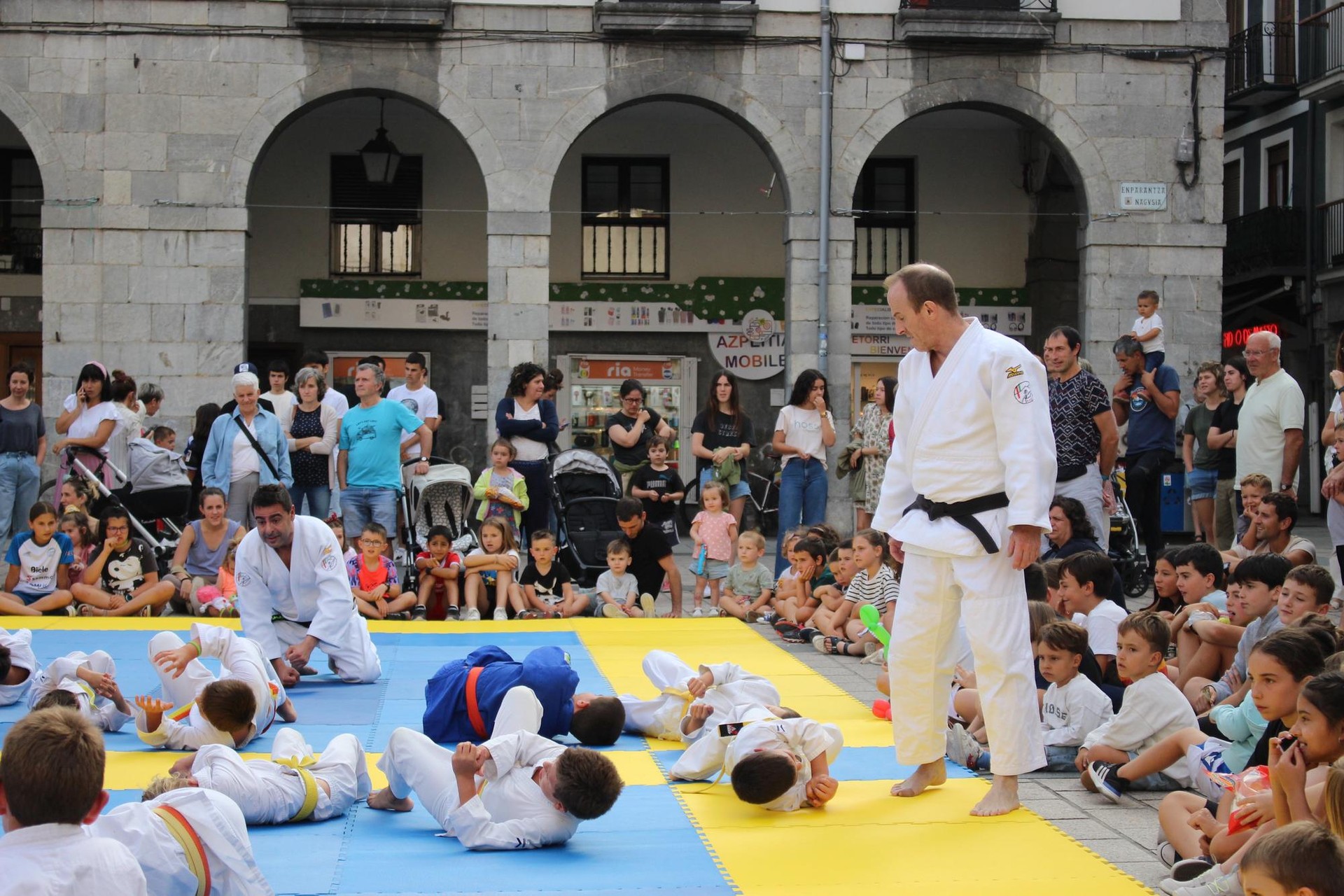 Kodaore judo klubeko kideek erakustaldia eskainiko dute arratsaldean plazan