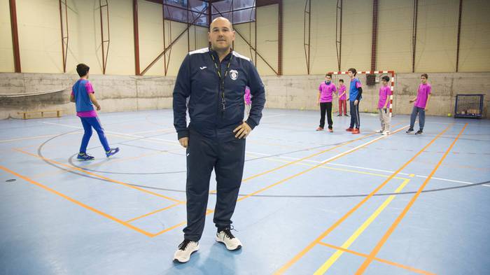 "Eskubaloiak dena eman dit, eta jasotakoa itzuli nahi diot kirolari"