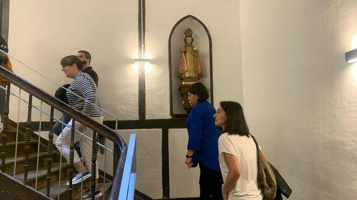 Herritarrei Komentua erakusteko bisita gidatuak izan dira asteburuan