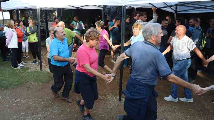 San Joan Txiki eguna ospatuta, iraileko erromeriei eman diete bidea Zelatunen