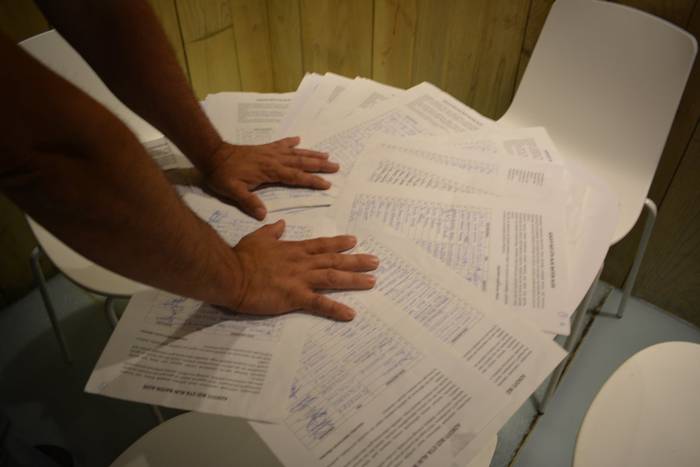 Udalaren "oztopoei" aurre egiteko, ia 1.300 sinadura bildu dituzte Azkoitiko tabernariek