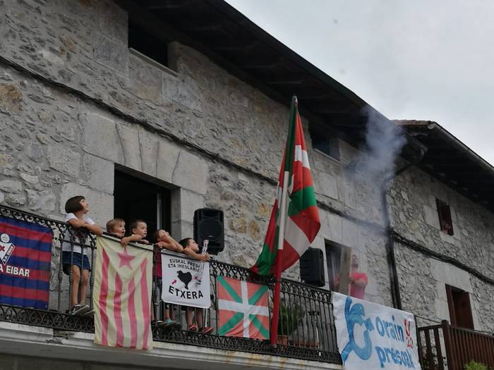 Aizarnako gazteenek txupinazoa botata hasiko dituzte amarbirjinak larunbatean