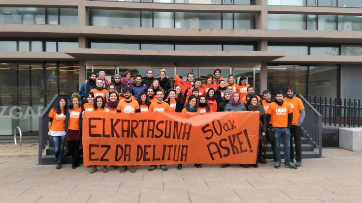 «Desordenagatik» auzipetutako 50 kideak epaiaren zain geratu dira