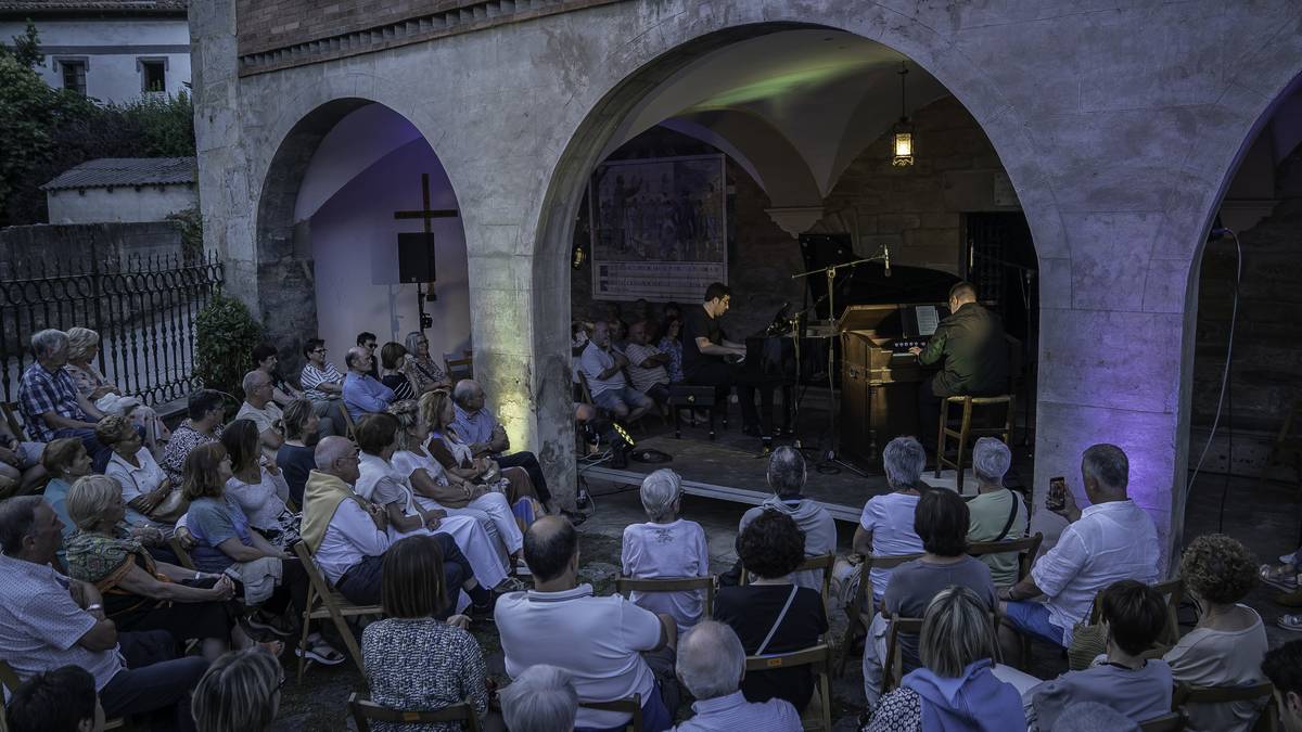 Aire(h)ari bikoteak irekiko du 34. Udaberriko Musikaldiaren programa, larunbatean