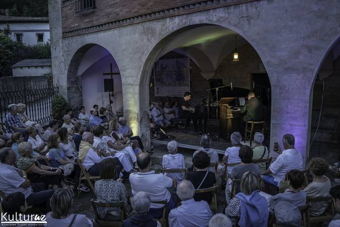 Aire(h)ari bikoteak irekiko du 34. Udaberriko Musikaldiaren programa, larunbatean