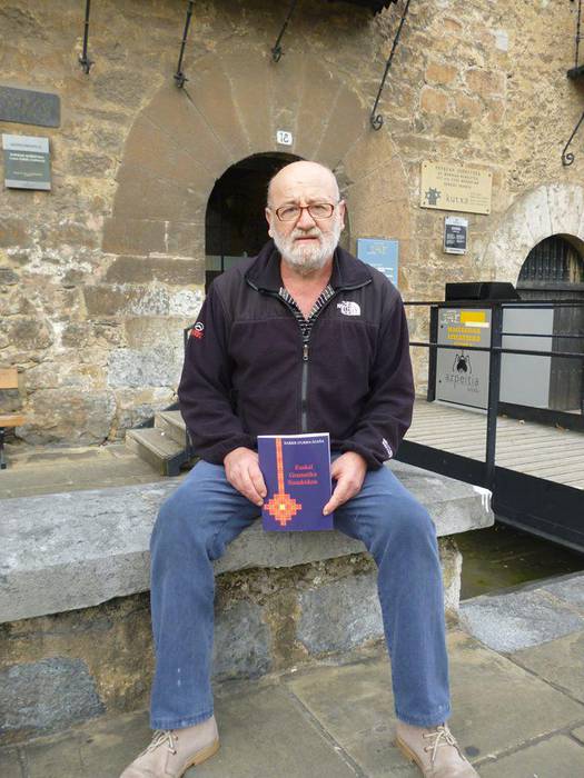 Xabier Iturriak 'Euskal Gramatika Sintaktikoa' liburua kaleratu du