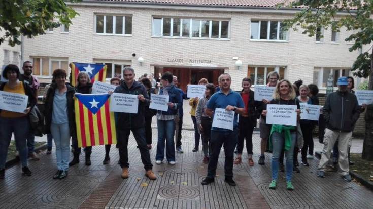 Langileek elkartasuna erakutsi diote Kataluniari Zarautzen ere