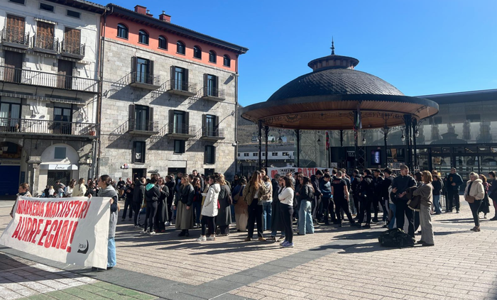 Sarrigurengo hilketa matxista salatu dute hainbat lagunek