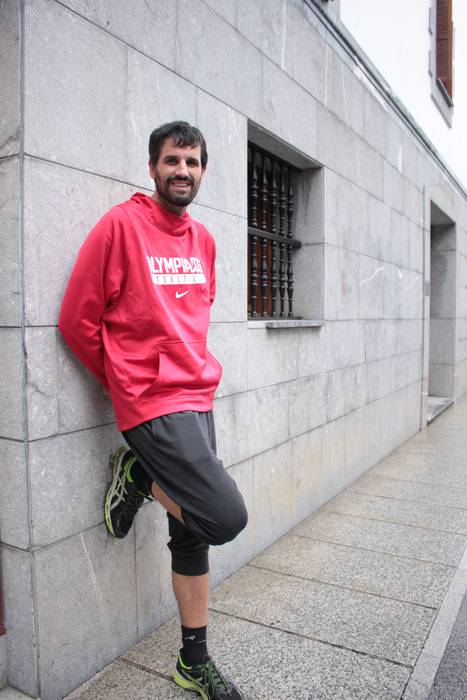 Asier de la Iglesia: "Saskibaloiak eta jendeari laguntzeak indartu nau"