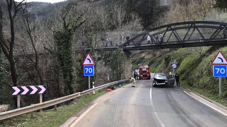 Auto batek istripua izan du Azkoitia eta Zumarraga arteko errepidean