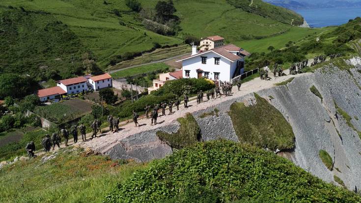 Espainiako militarren maniobrak, herrian