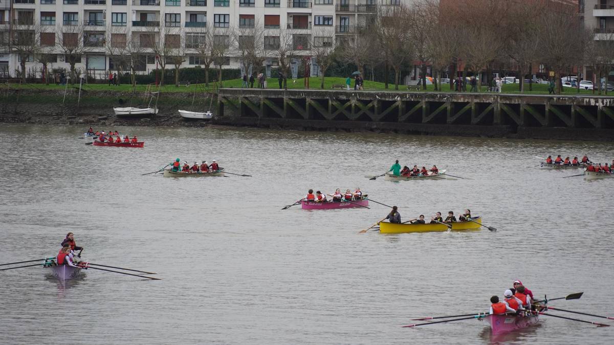 Traineru eta batel estropadak jokatuko dituzte gaur arratsaldean